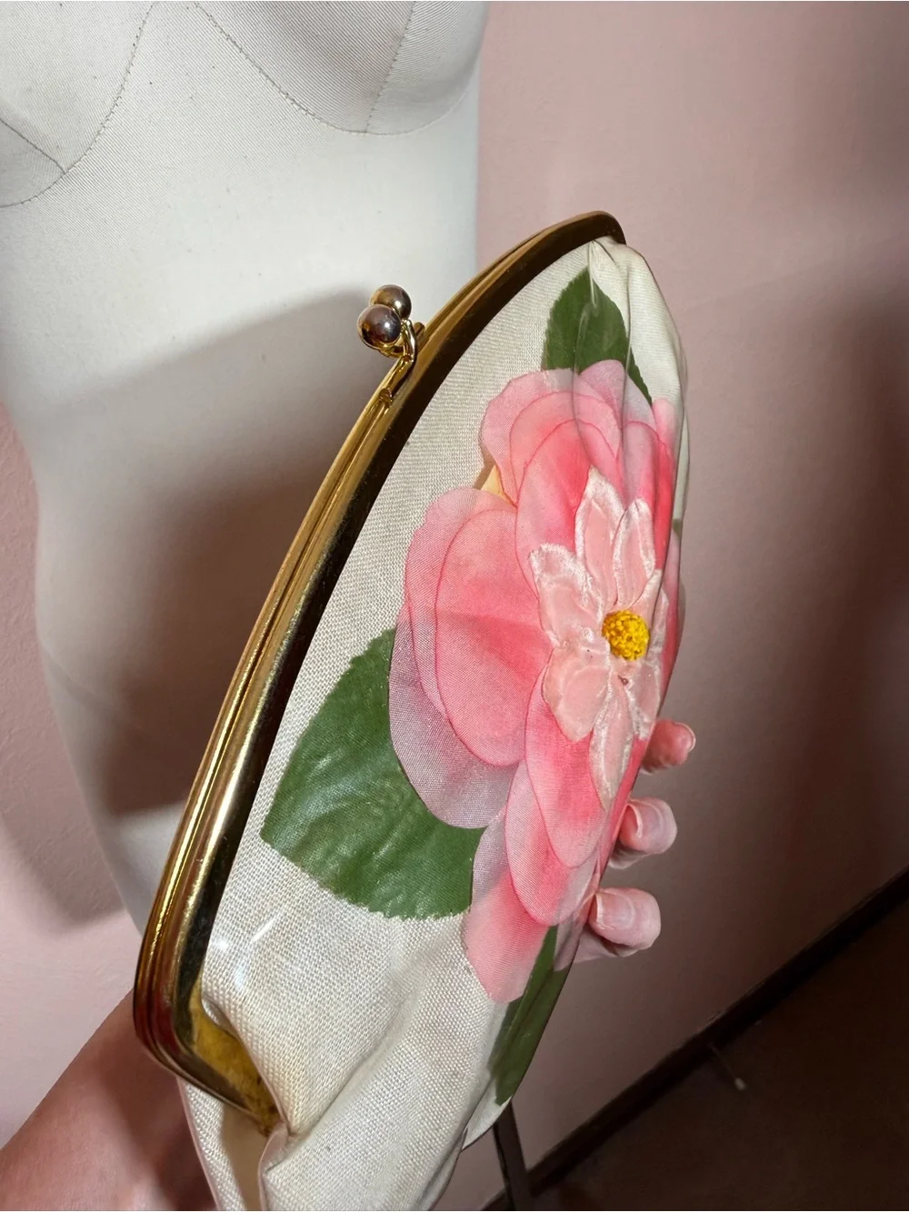 Vintage Cottagecore pink floral gold metal frame kisslock Clutch